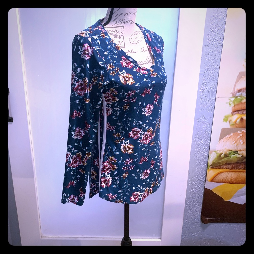 #1228 floral top size medium